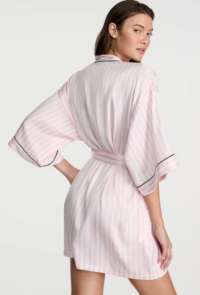 Халат Victoria's Secret Backstage Satin Sparkle Short Robe Рожева смужка Розмір M/L Халат Victoria's Secret Backstage Satin Sparkle Short Robe Рожева смужка Розмір M/L фото